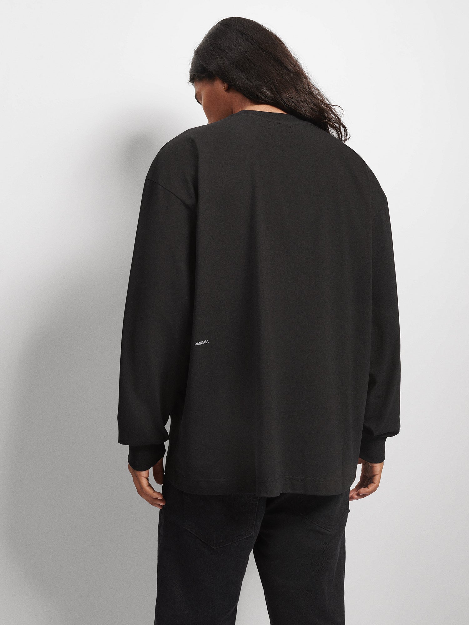 Signature_Long_Sleeve_T_Shirt_Black_Male-2