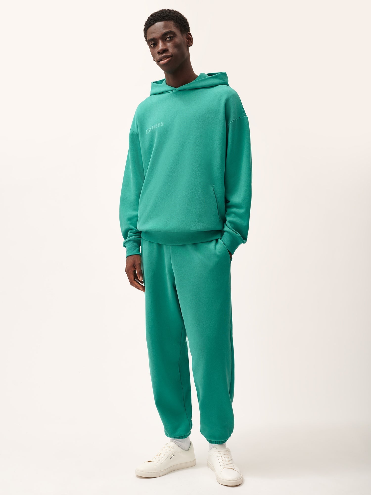  Analyzing image    365_Hoodie_Mangrove_Turquoise-male-1