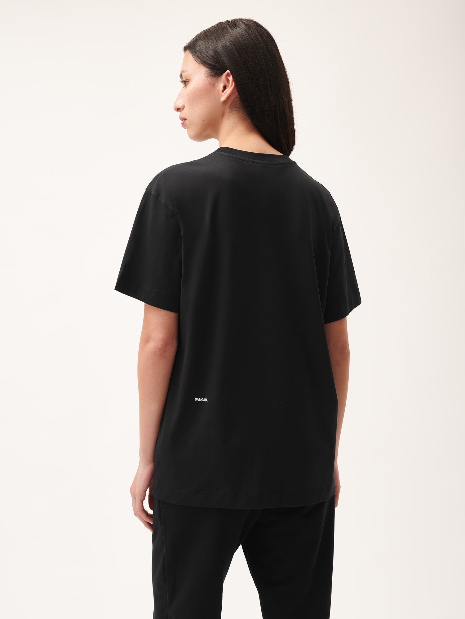 365_Lightweight_Pocket_T-Shirt_Black_female-2
