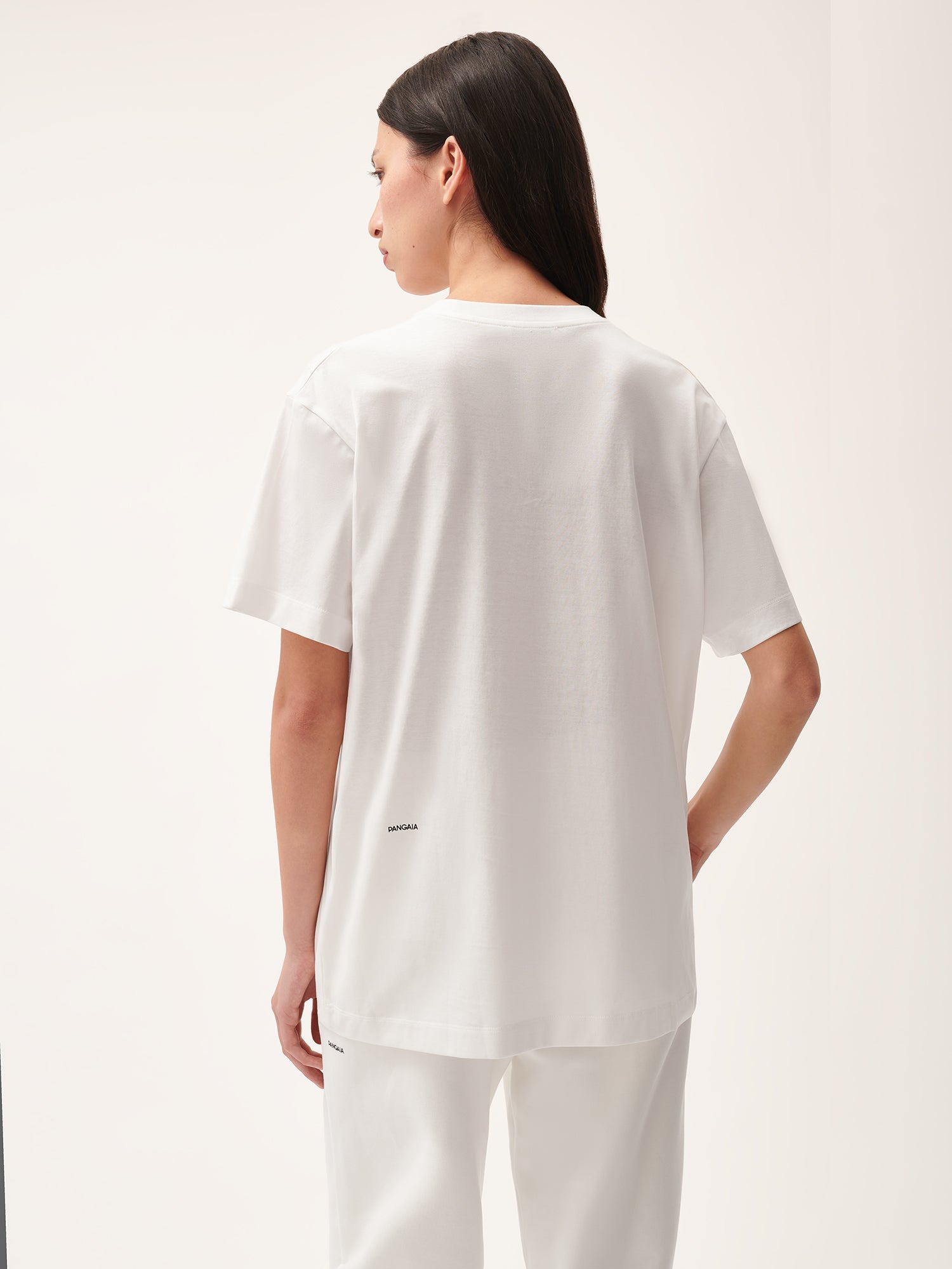 365_Lightweight_Pocket_T-Shirt_Off_White_female-2