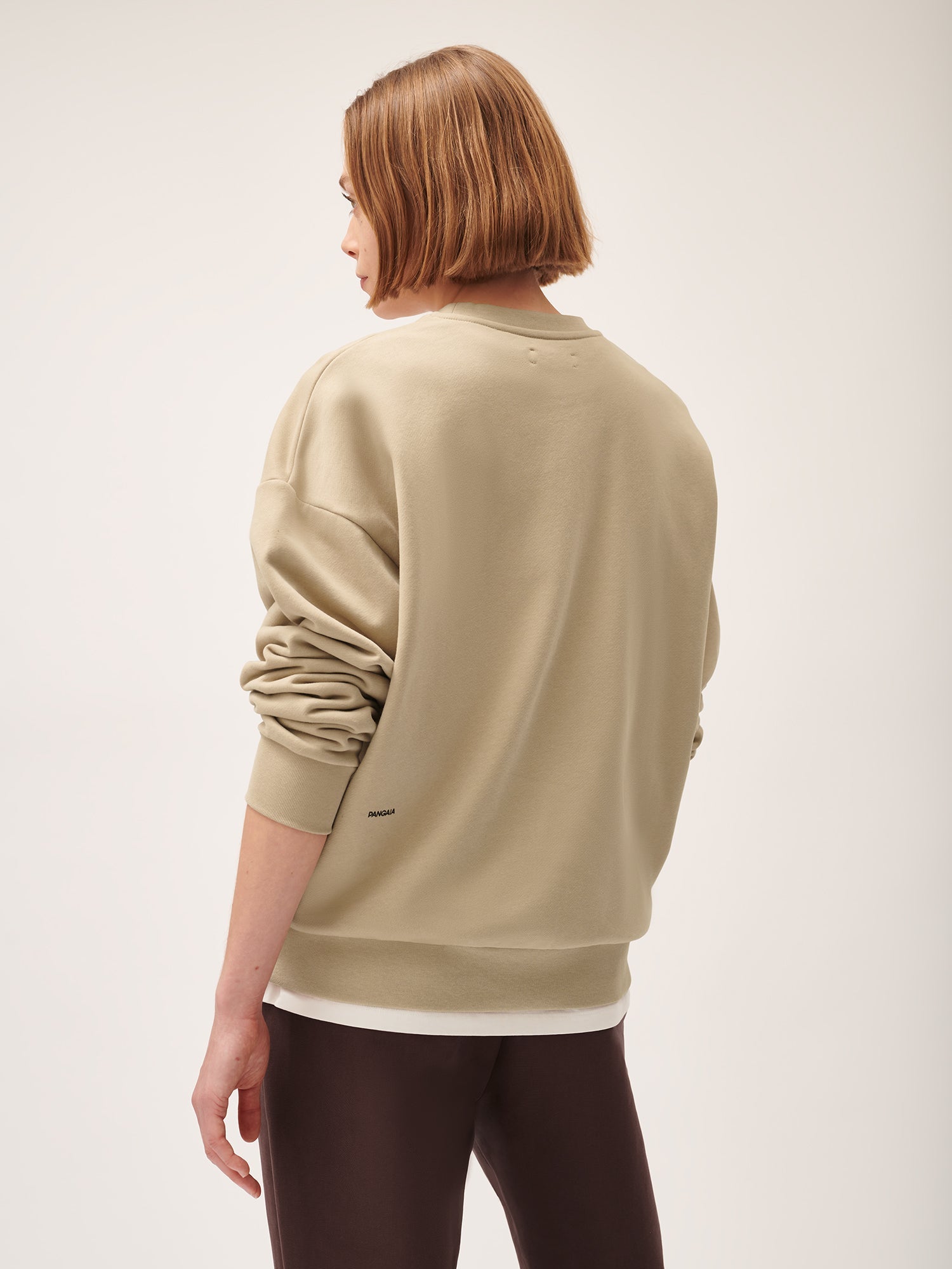 365_Midweight_Sweatshirt_Birch_Beige_female-4