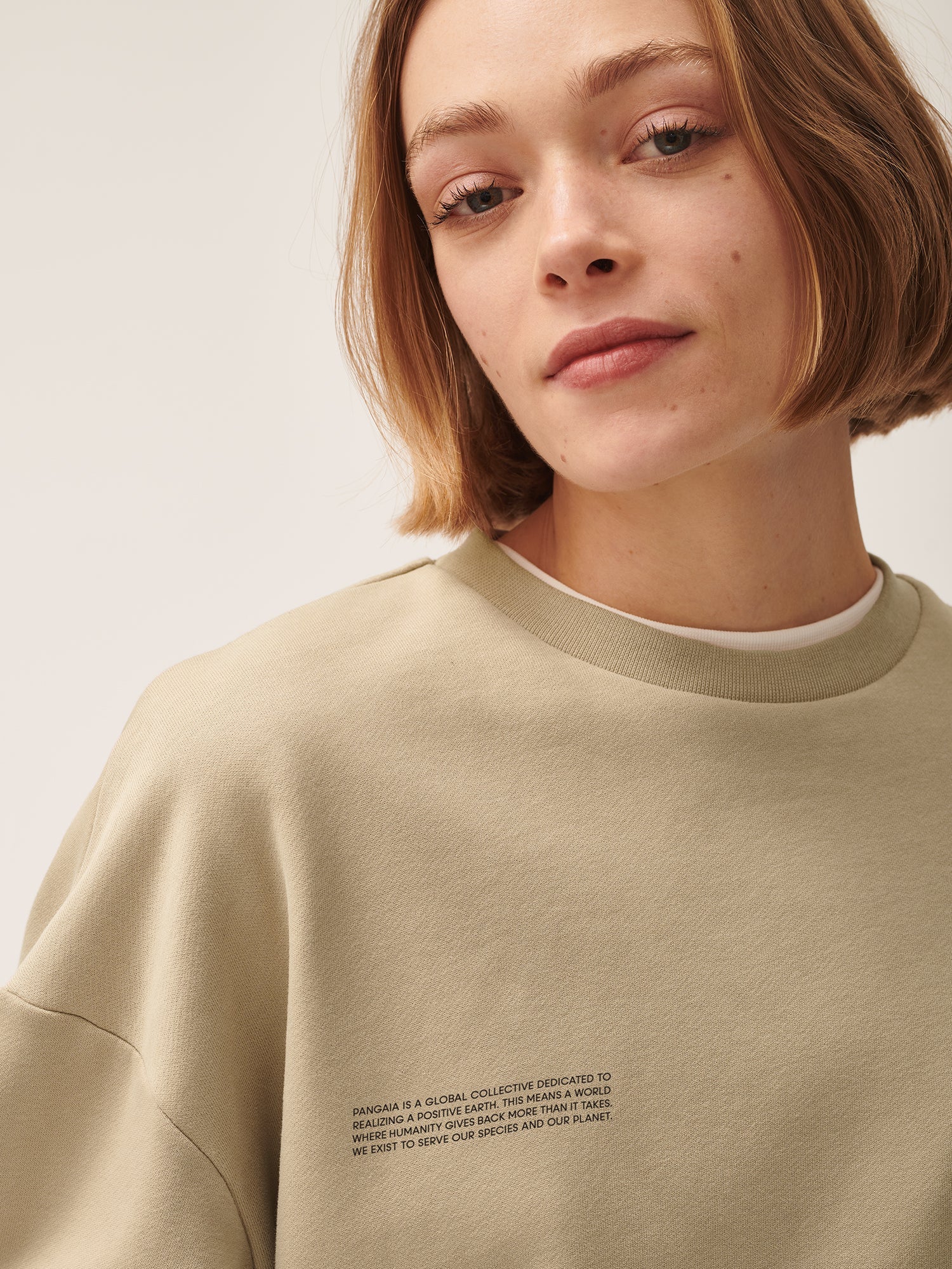365_Midweight_Sweatshirt_Birch_Beige_female-3