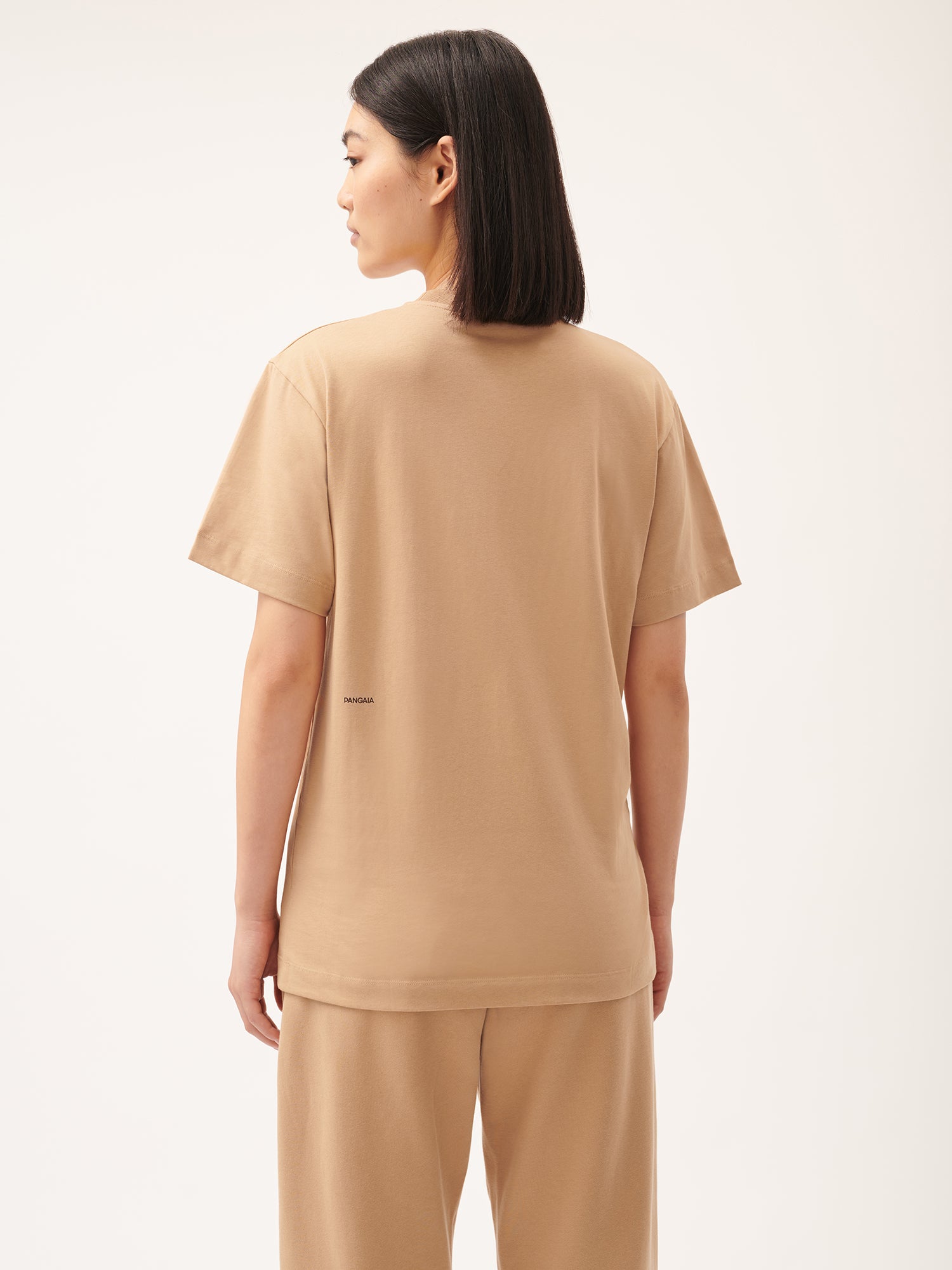 365_Midweight_T-shirt_Desert_Camel_female-2