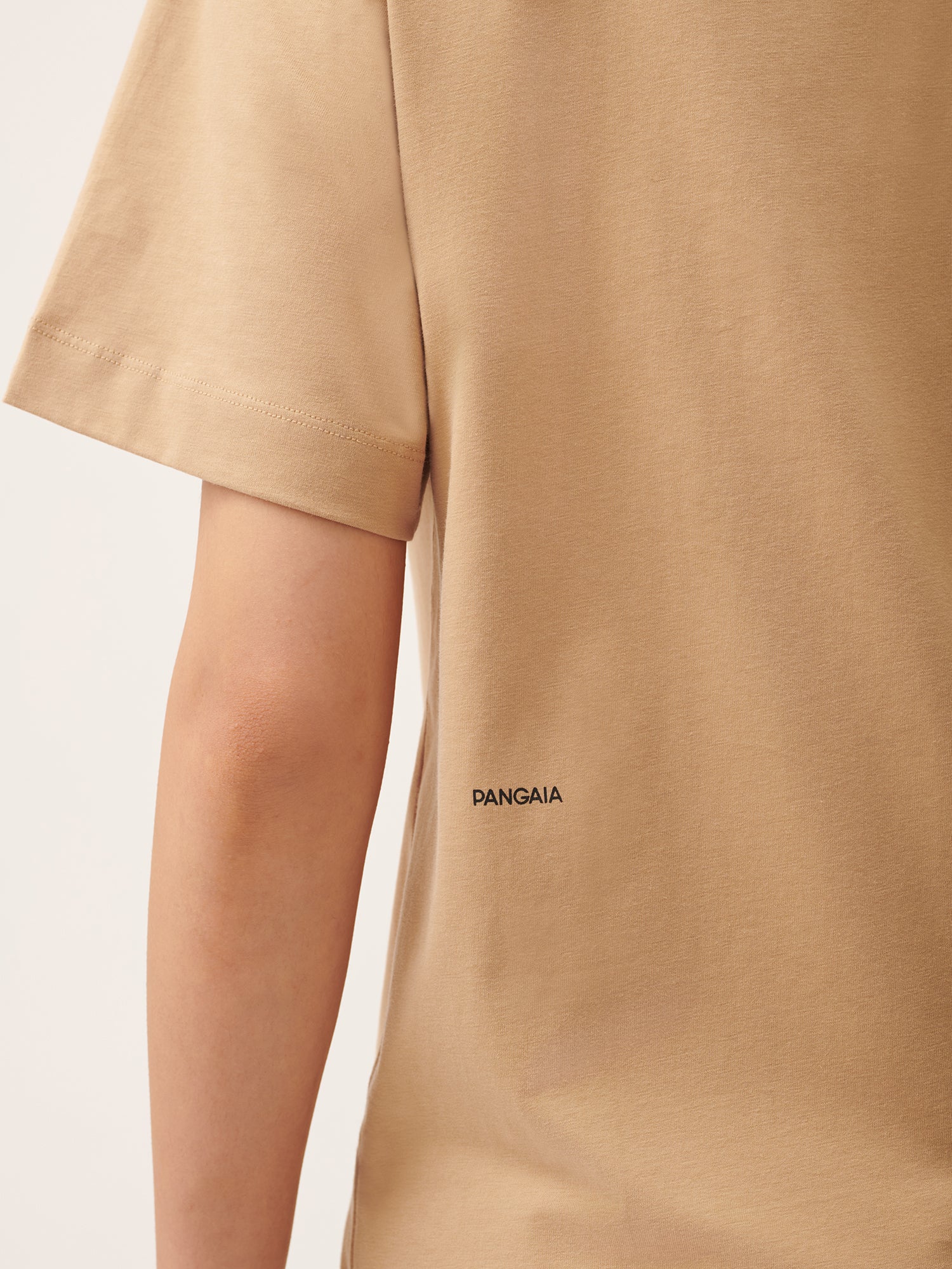 365_Midweight_T-shirt_Desert_Camel_female-3