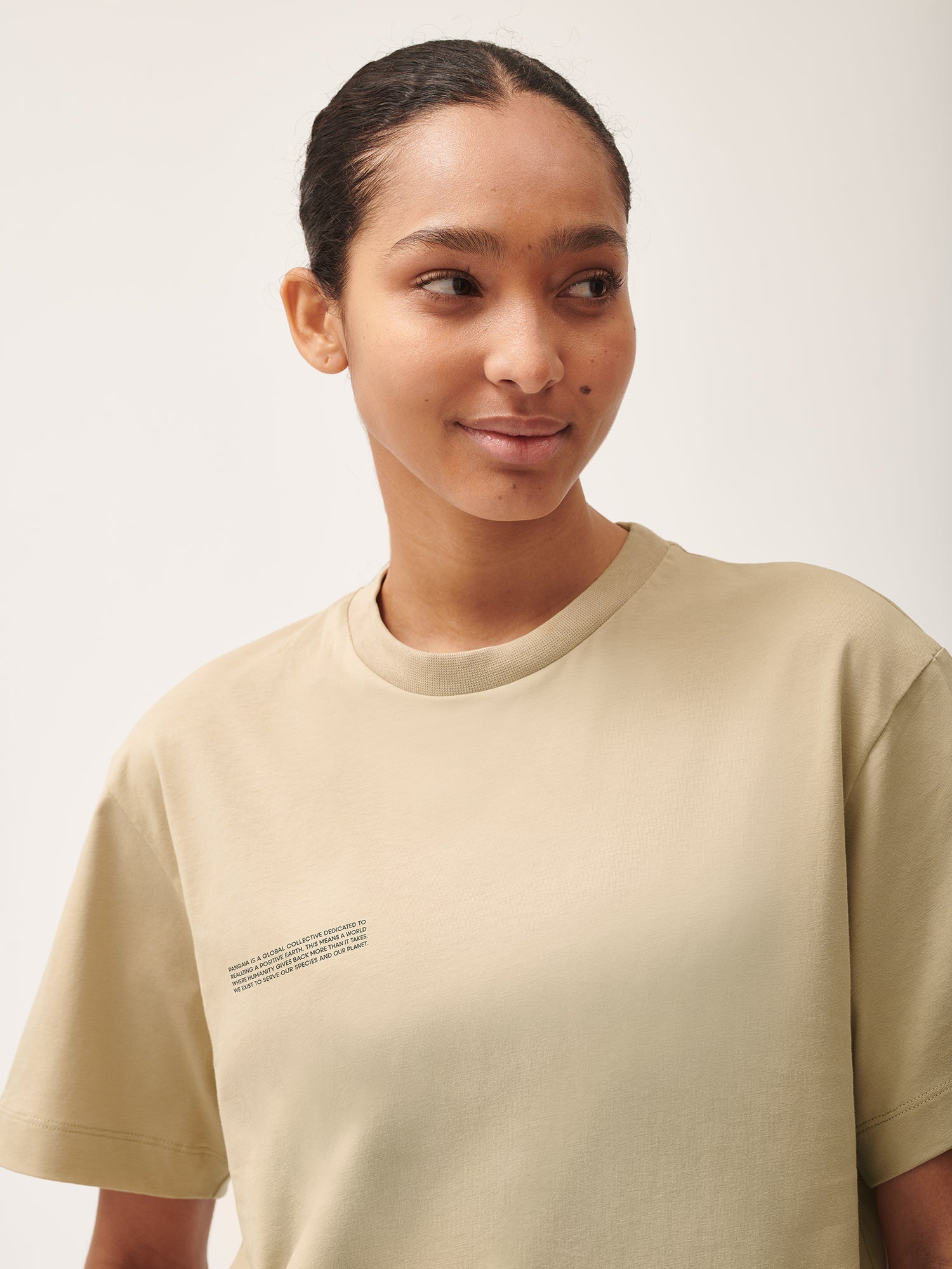 365_Organic_Cotton_T-Shirt_Birch_Beige_female-3