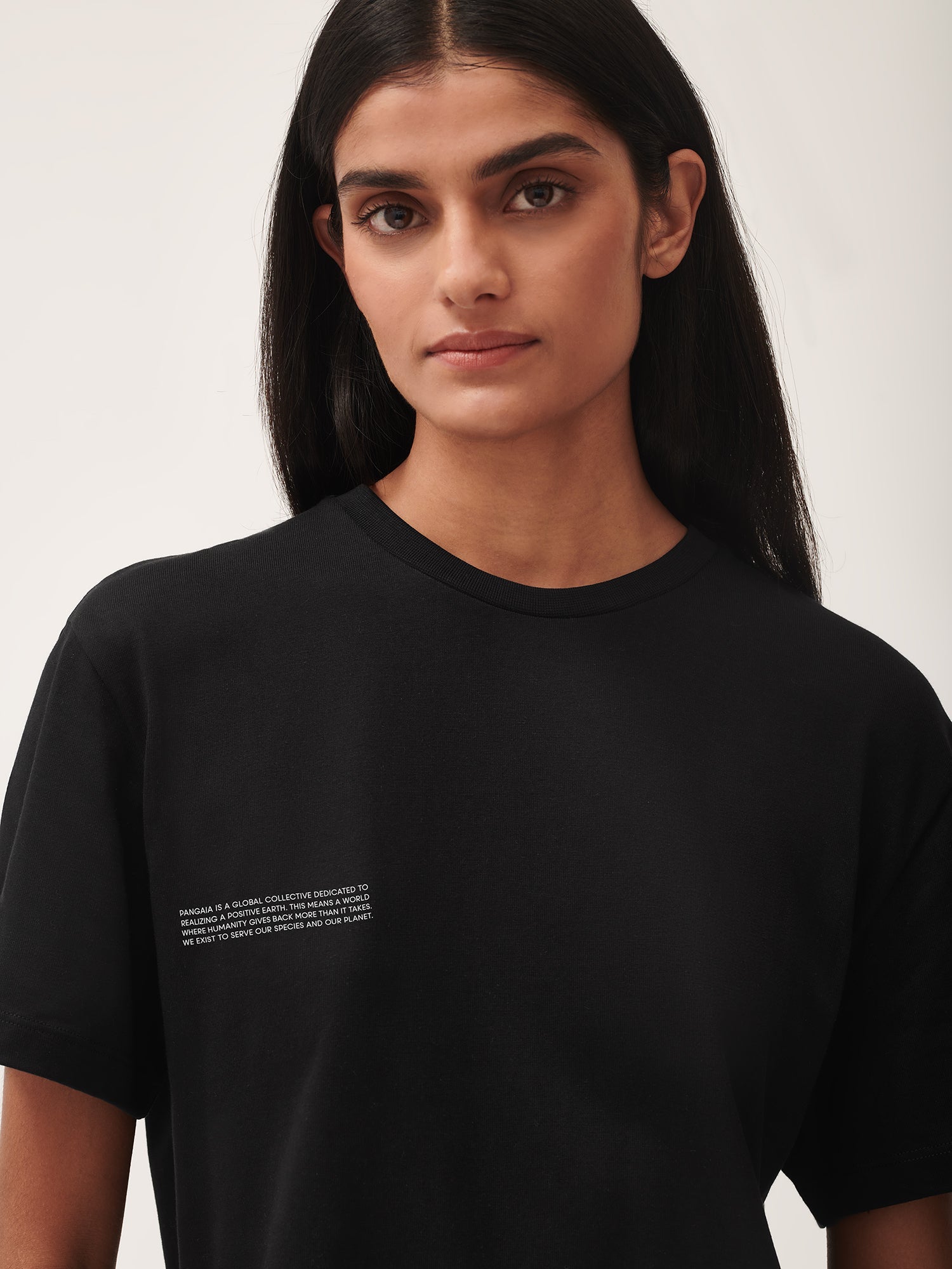 365_T-Shirt_Black_female-3