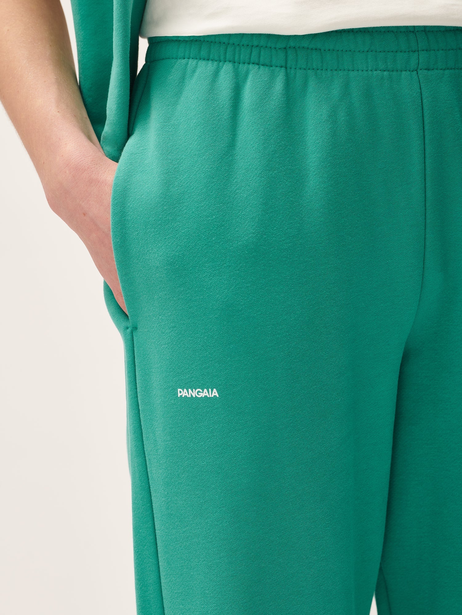 365_TrackPants_Mangrove_Turquoise_female-5