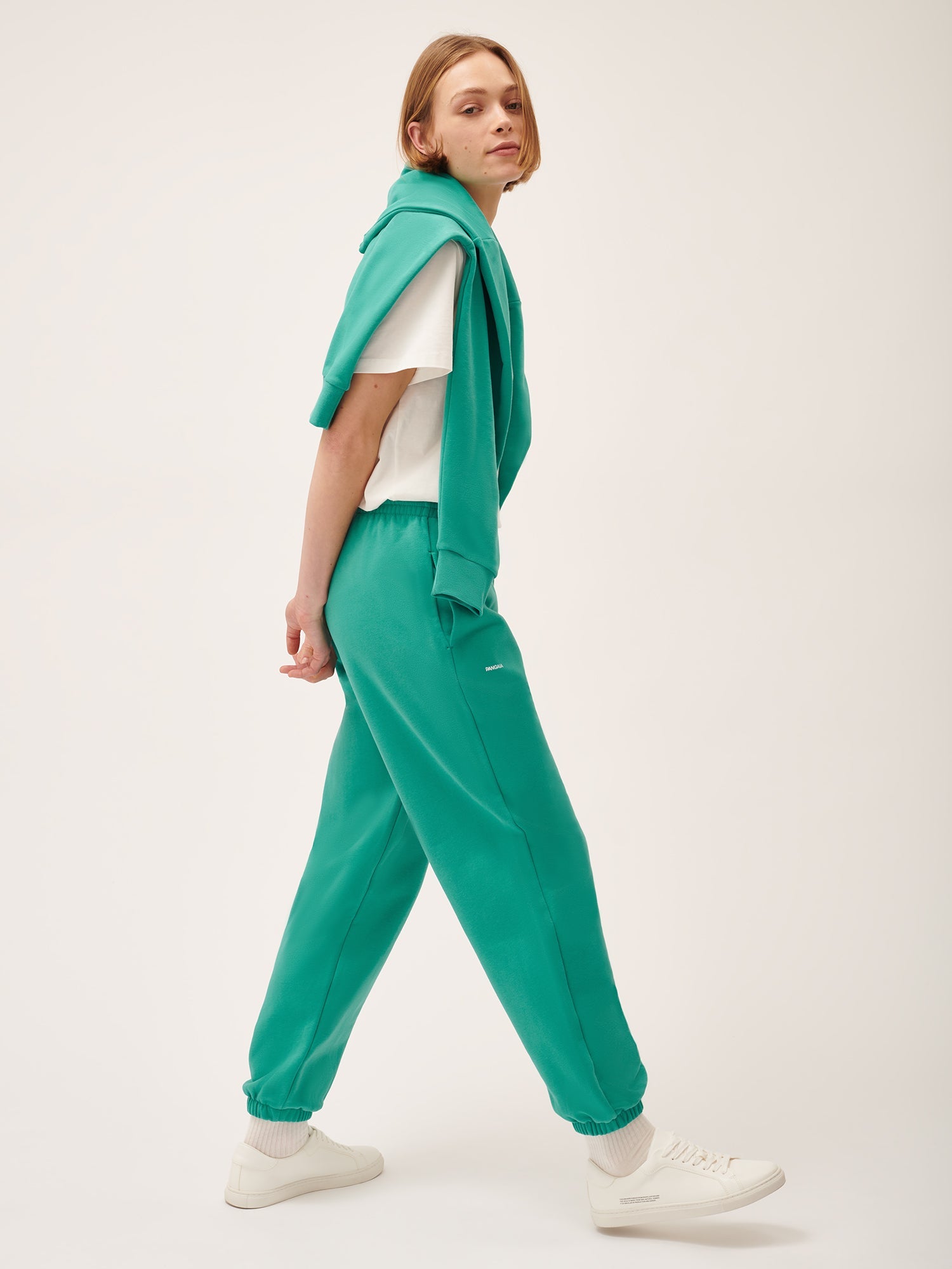 365_TrackPants_Mangrove_Turquoise_female-4