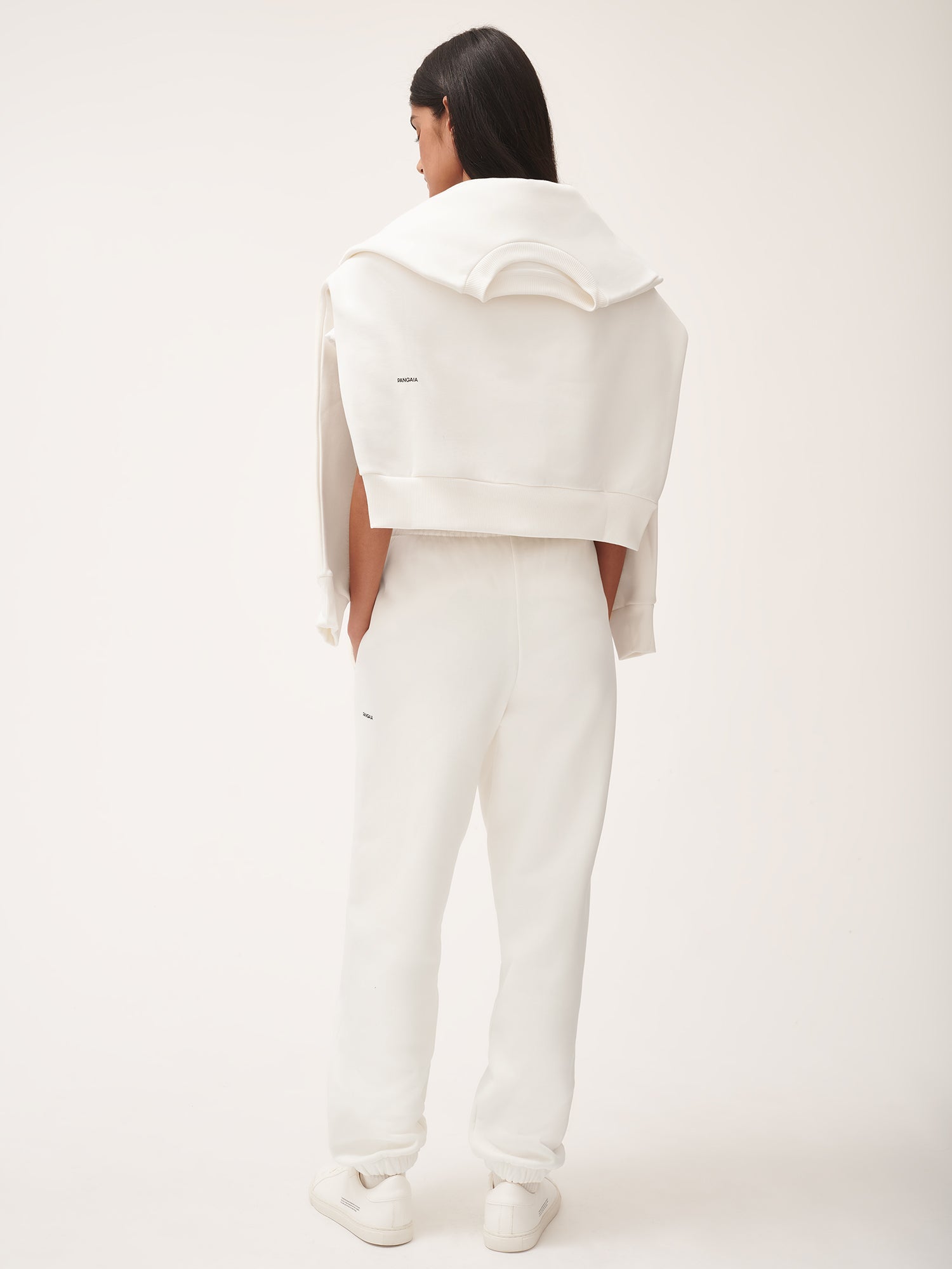 365_Trackpants_Off_white_female-2