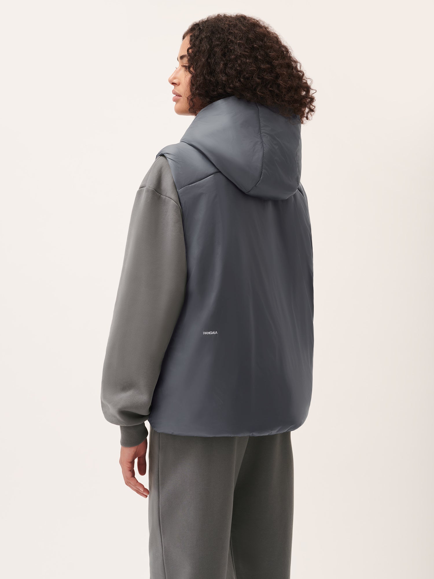 DNA_Flower_Warmth_Gilet_Atmosphere_Grey_female