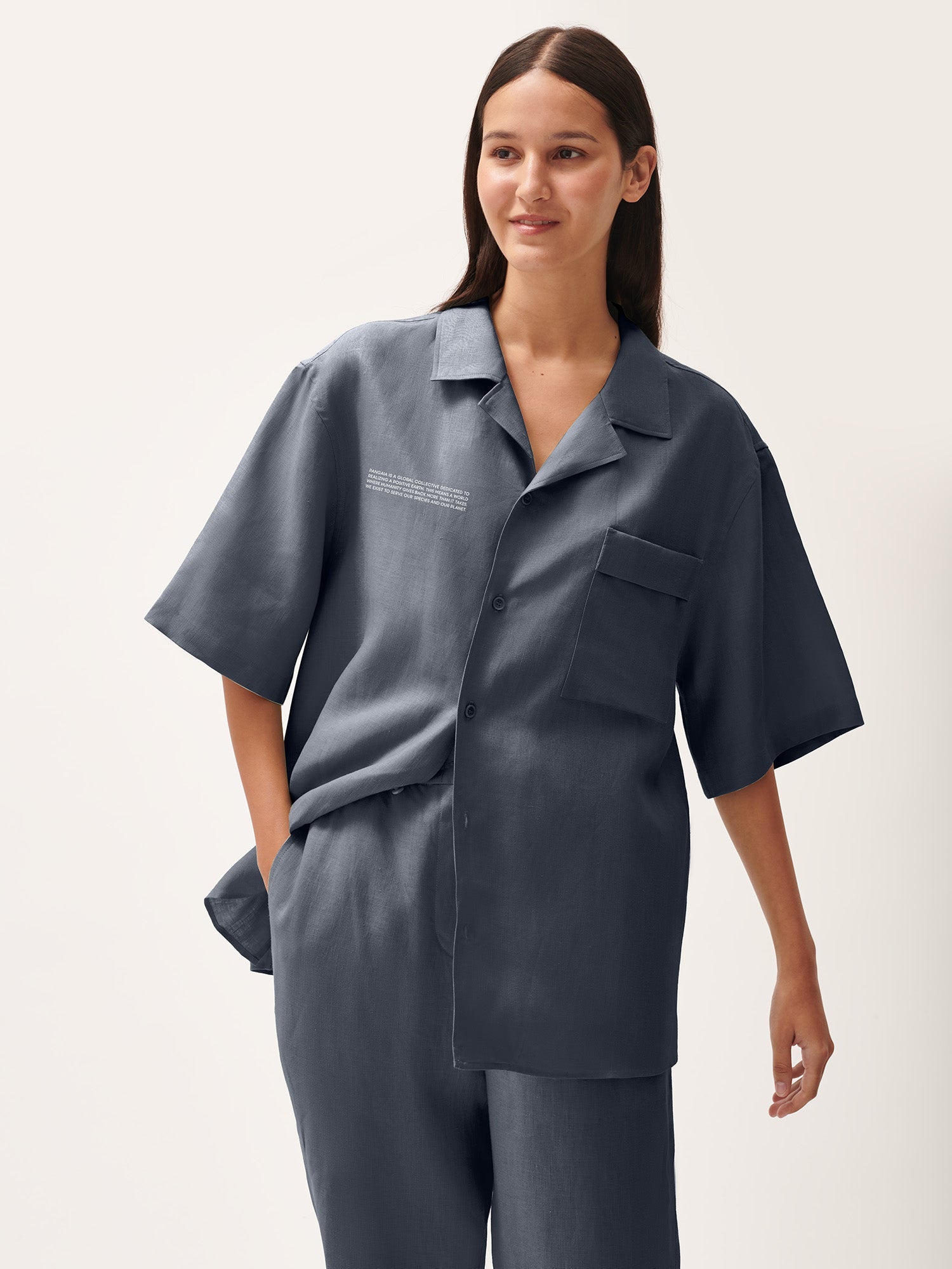 dna-linen-camp-collar-shirt-atmosphere-grey-female-3
