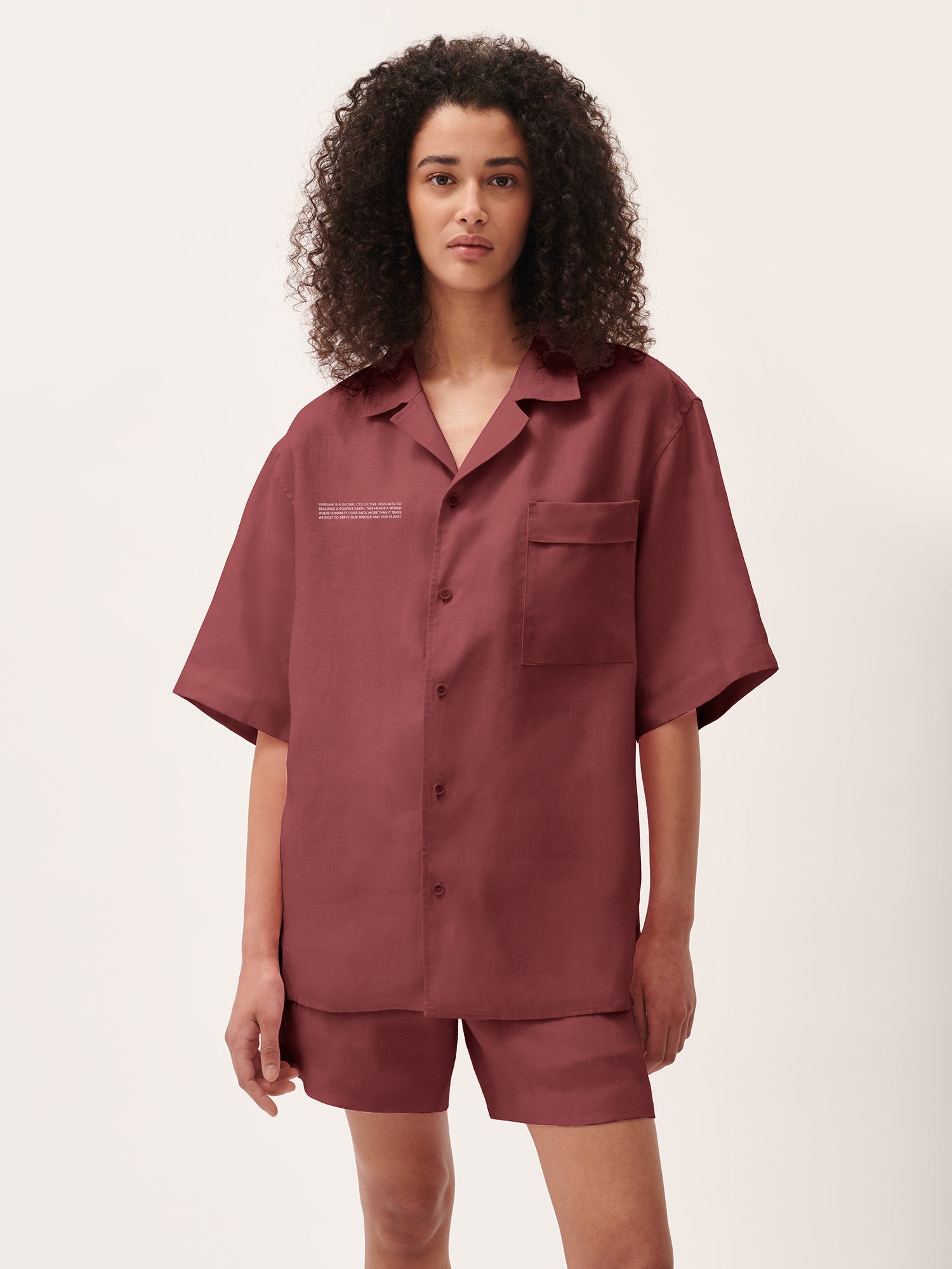 dna-linen-camp-collar-shirt-garnet-red-female-2