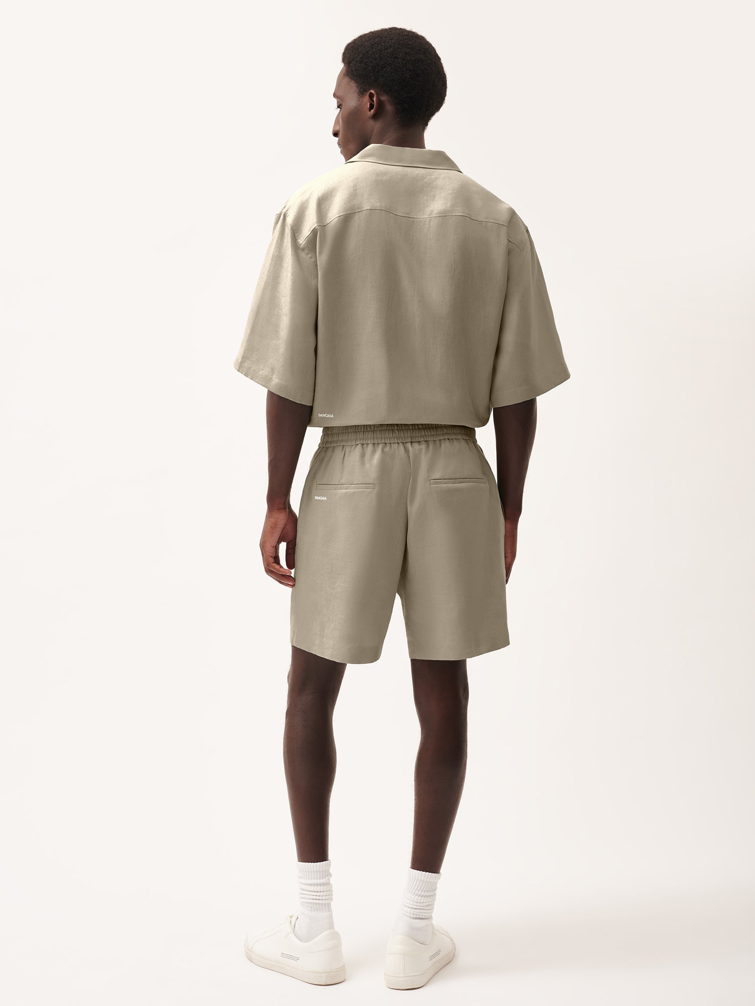 dna-linen-mid-length-shorts-cliff-beige-Male-3