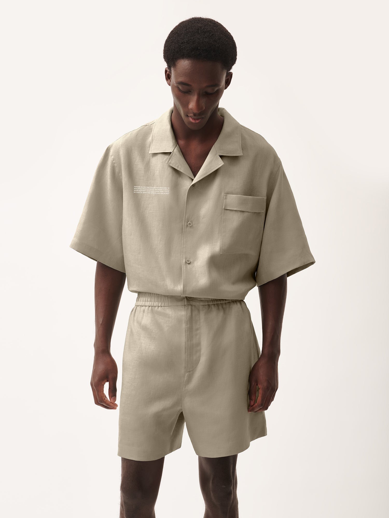 dna-linen-mid-length-shorts-cliff-beige-Male-4