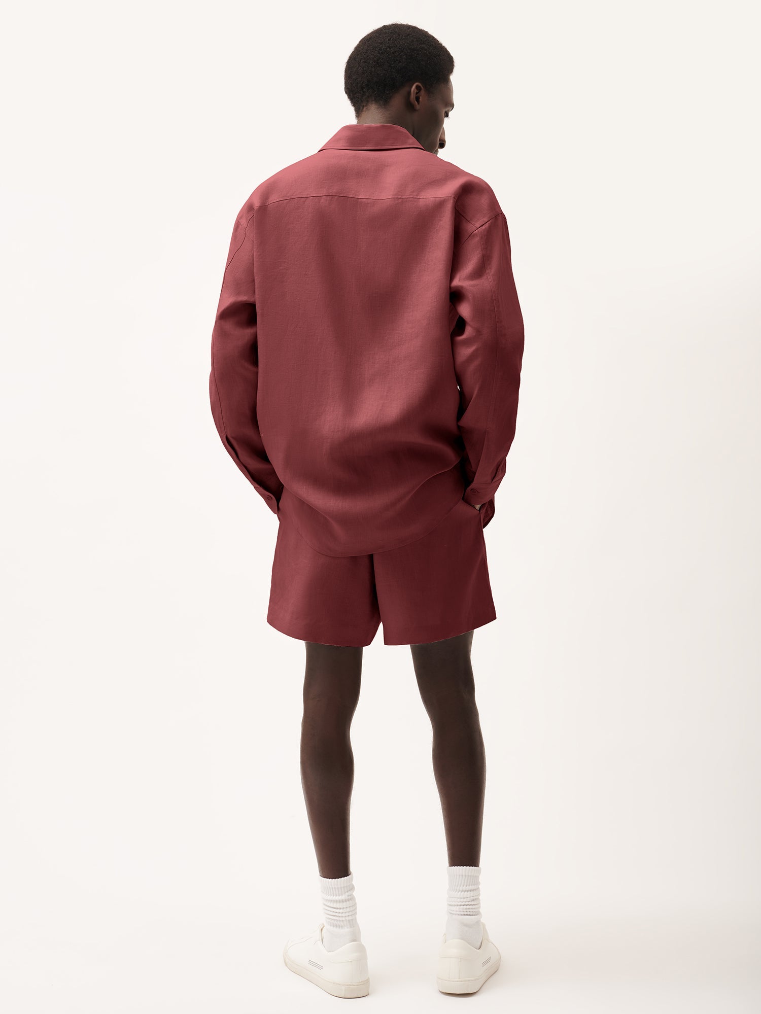 dna-linen-mid-length-shorts-garnet-red-Male-4
