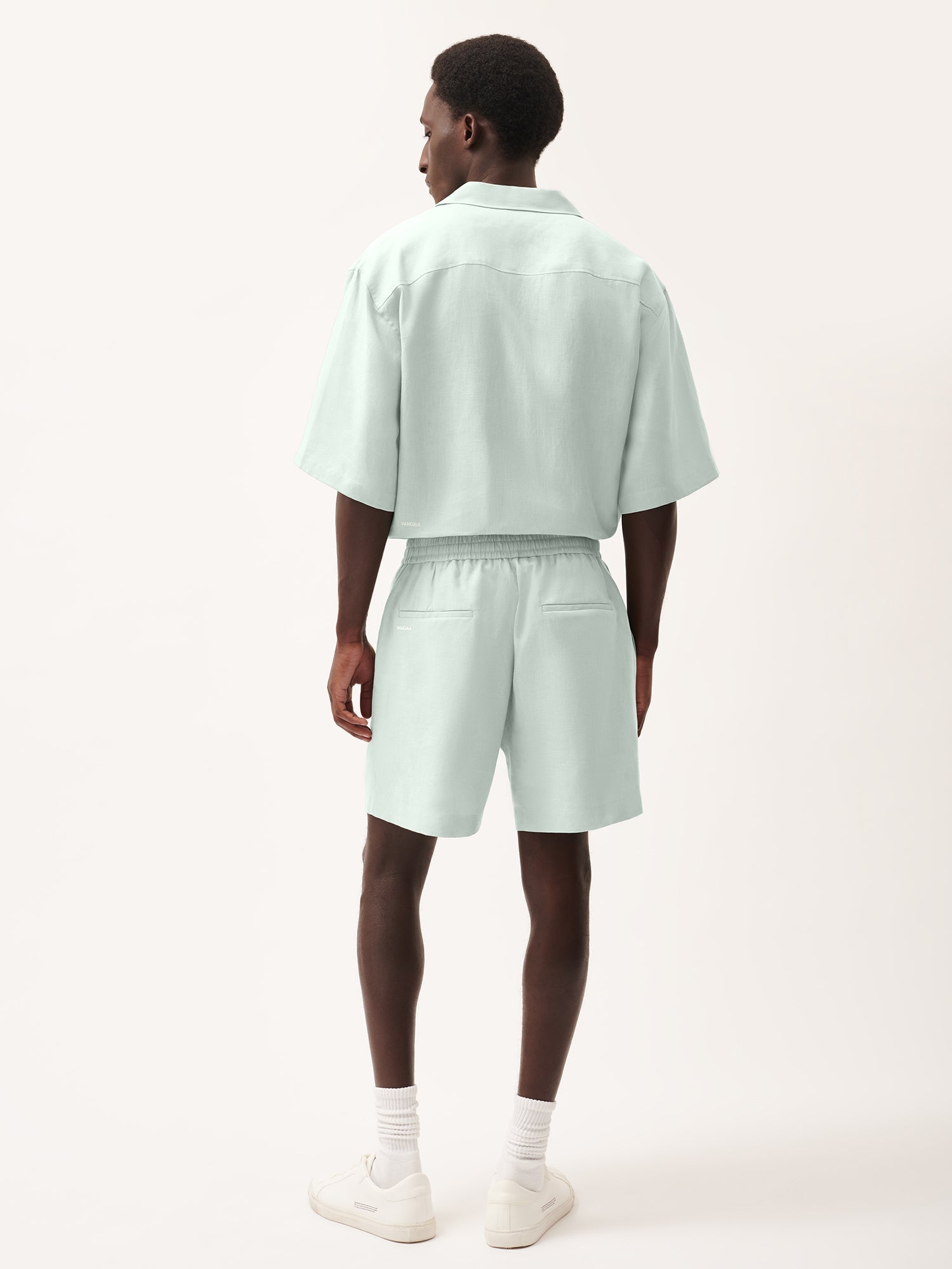 dna-linen-mid-length-shorts-opal-green-Male-3