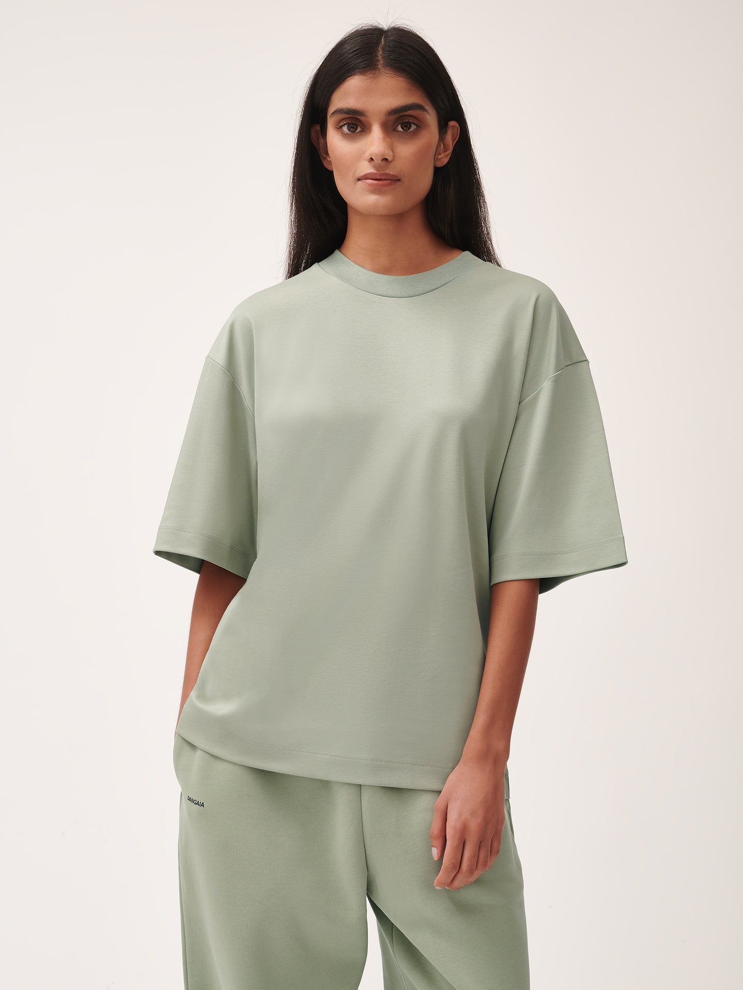 DNA_Oversized_T-Shirt_Moss_Green_female-1