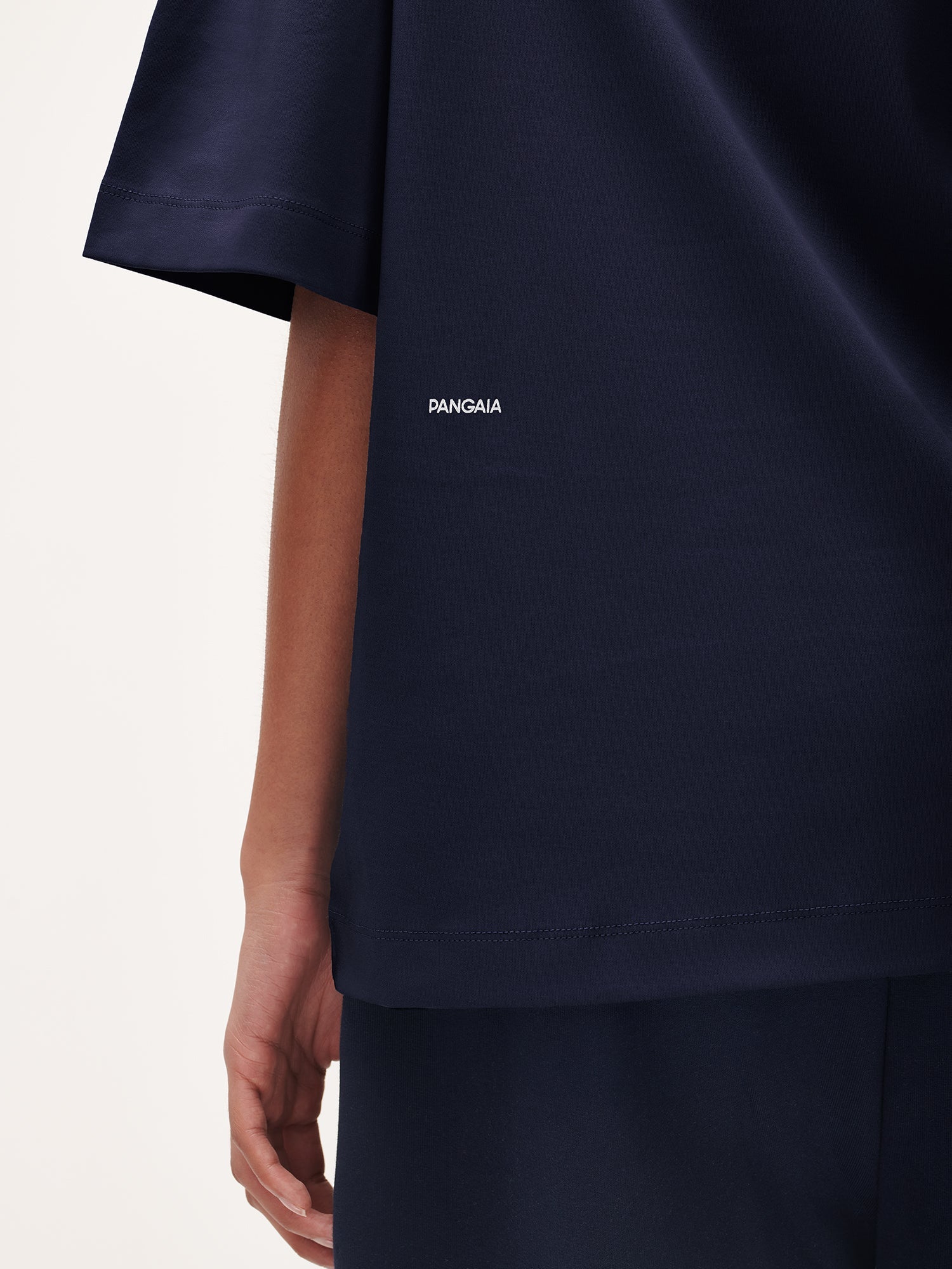 DNA_Oversized_T-Shirt_Navy_female-3