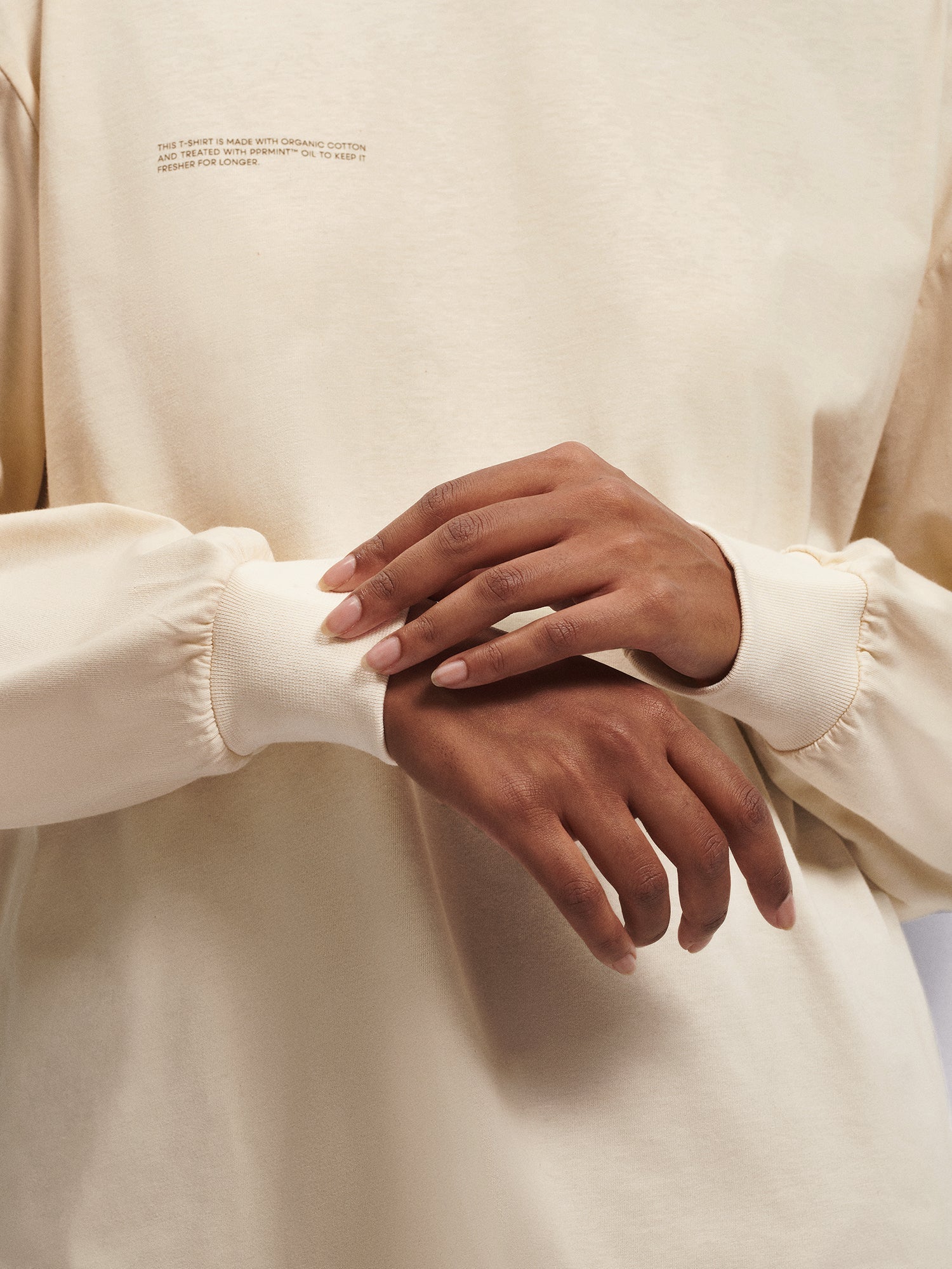 Signature_Long_Sleeve_T_Shirt_Undyed_female-3
