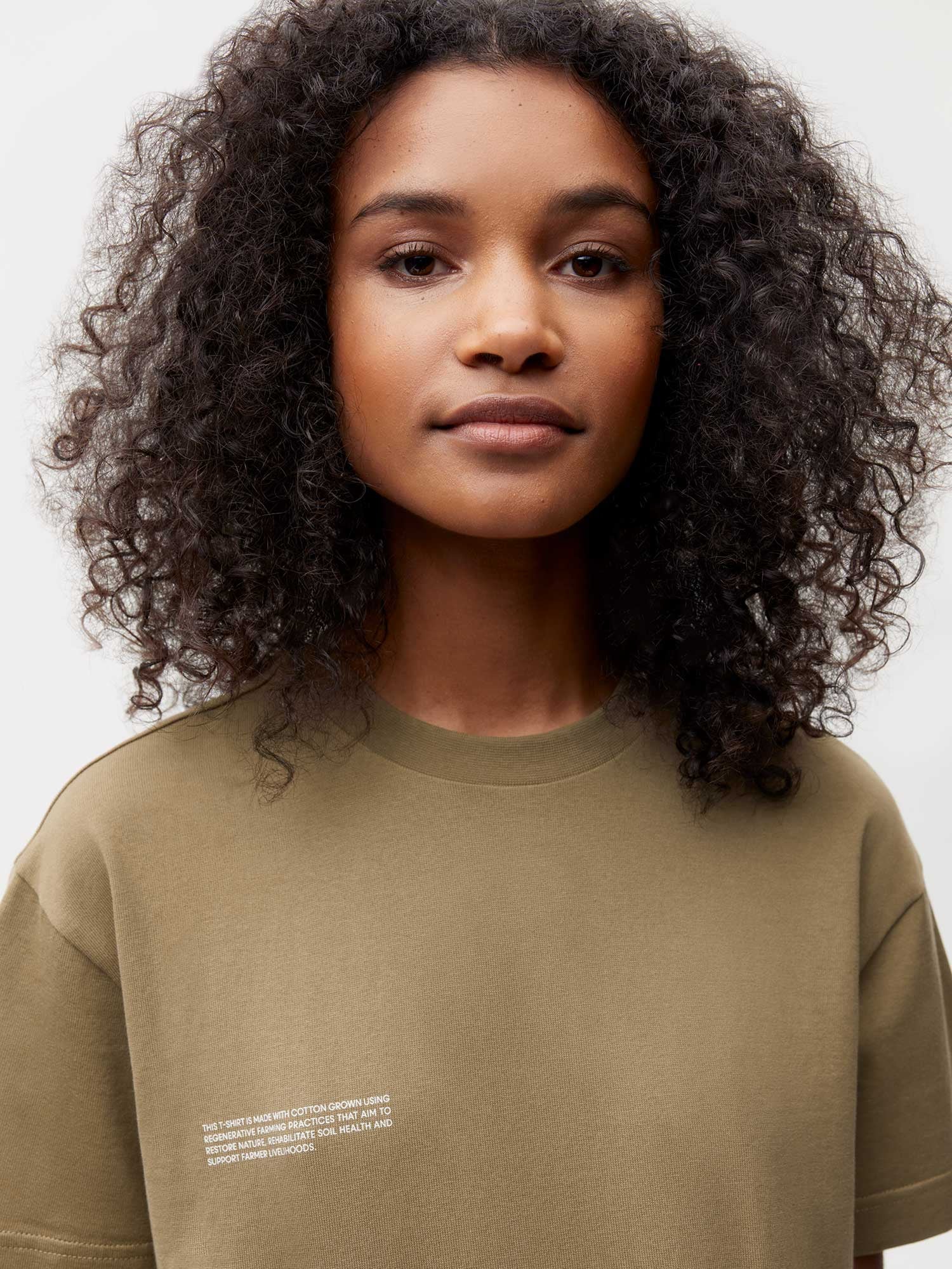 In-Conversion-Cotton-T-Shirt-Soil-Carbon-Female-2