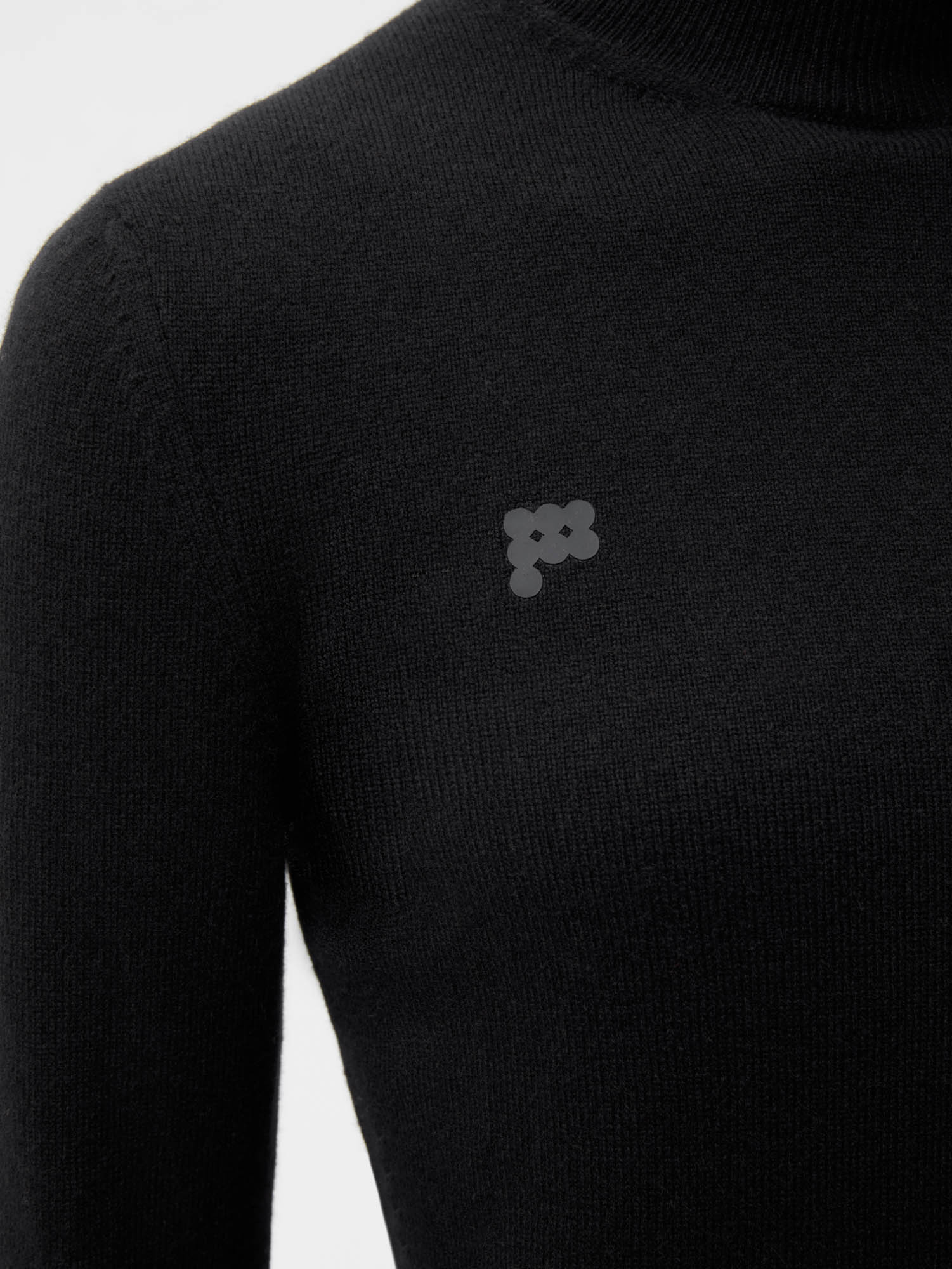 Women Recycled Cashmere Fitted Turtleneck Top‚Äîblack 