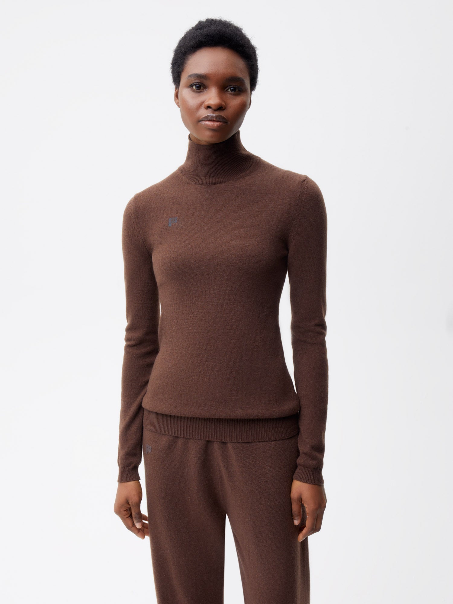 Women Recycled Cashmere Fitted Turtleneck Top‚Äîchestnut brown 