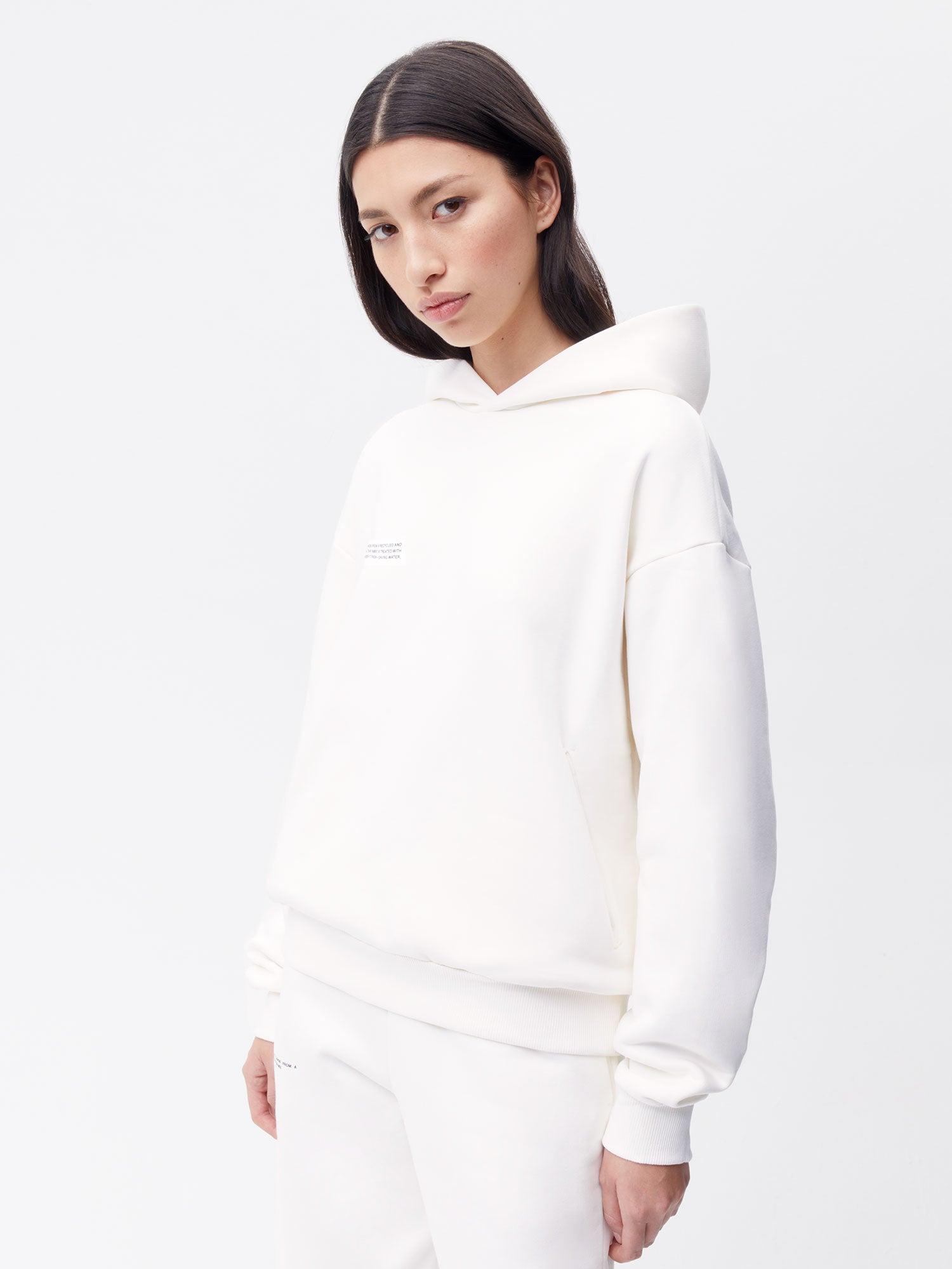 Signature-Hoodie-Off-White-Female-1