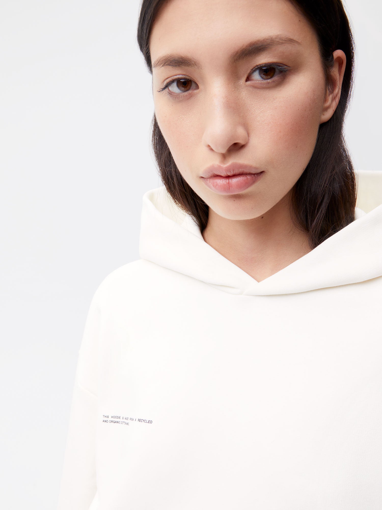 Signature-Hoodie-Off-White-Female-3